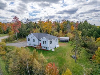 121 Norway Dr, Woolwich, ME 04579
