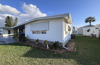 3 Holiday Place Unit D, Tavares, FL 32778