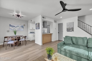 1208 E Lawrence Ln, Phoenix, AZ 85020
