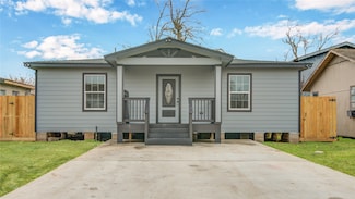 1411 W 5th St, Freeport, TX 77541