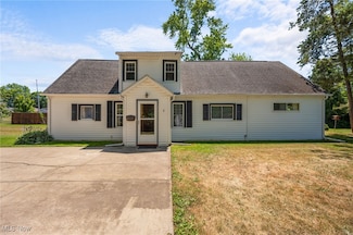 470 3rd St, Geneva, OH 44041