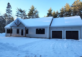 26 Christopher St, Fryeburg, ME 04037