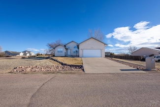 197 W Alexis Dr, Pueblo, CO 81007