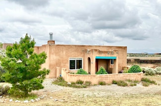4 Calle de Isiah, Ranchos de Taos, NM 87557