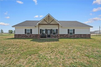 1110 N Lone Star Pkwy, McGregor, TX 76657
