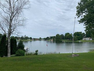 544 Bayview Dr, Cheboygan, MI 49721