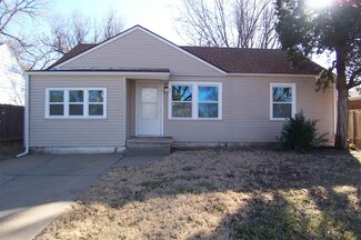 1314 N Crestway St, Wichita, KS 67208