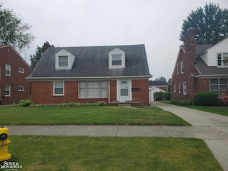 2037 Vernier Rd, Grosse Pointe Woods, MI 48236