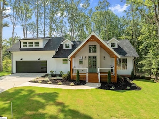 213 Gerald Dr, Simpsonville, SC 29681