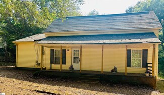 22 Walnut St, Startex, SC 29377