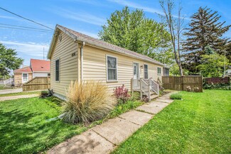 404 Cherry St, Three Oaks, MI 49128
