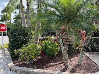 461 NW Sandtrap Ln, Port St. Lucie, FL 34986