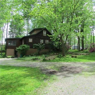 25 Valley View Dr, New Wilmington, PA 16142