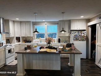 6434 Perry Rd, Lucama, NC 27851