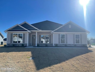 154 Poker House Rd, Grimesland, NC 27837
