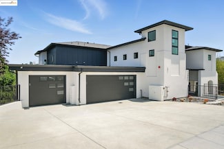 13462 Campus Dr, Oakland, CA 94619