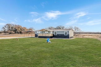 1905 Denver Rd, Sunset, TX 76207