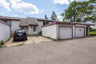 929 40th St NW, Rochester, MN 55901