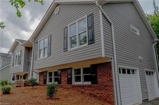 9048 Jefferson Woods Dr, Rural Hall, NC 27045