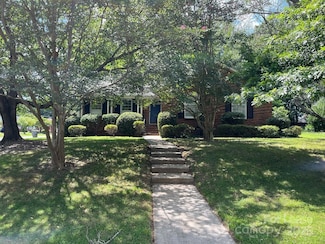 6734 Knollgate Dr, Charlotte, NC 28212