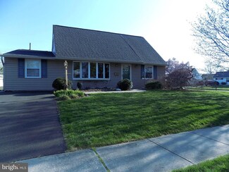 2 Curry Hill Rd, Levittown, PA 19057