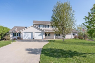 673 W River Dr, New London, MN 56273