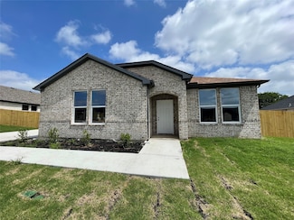 1213 Gannon Ln, Desoto, TX 75115