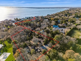 39 Cedar Dr, Southampton, NY 11968