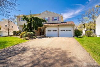 50 Oakey Dr, Kendall Park, NJ 08824