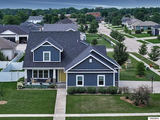 225 Knotty Pine Ln, Seward, NE 68434