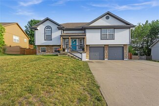 1109 White Oak Ct, Raymore, MO 64083