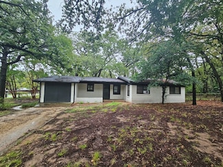 920 Red Bud Dr, Azle, TX 76020