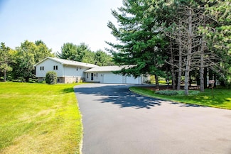 725 Packer Dr, Hudson, WI 54016