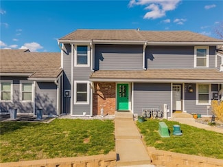 284 NE Bayview Dr, Lees Summit, MO 64064