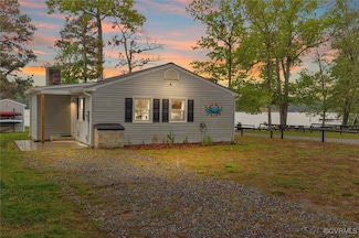 686 Shore Dr, Hartfield, VA 23071