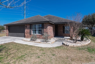 121 Castlewood Dr, Seguin, TX 78155