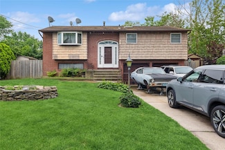 18 Berkeley Ave, Selden, NY 11784