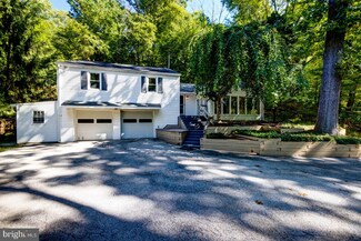 5 Walnut Ln, Berwyn, PA 19312