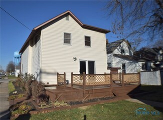 1529 Hickory St, Fremont, OH 43420