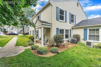2993 Maplewood Ct Unit 53B, Lake Orion, MI 48360