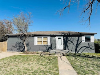 1106 Hillcrest Dr, Dodge City, KS 67801