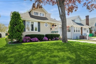 1050 Lakeside Place, Baldwin, NY 11510