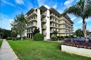 208 Lake Howard Dr NW Unit 104, Winter Haven, FL 33880