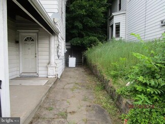 68 William St, Taylor, PA 18517