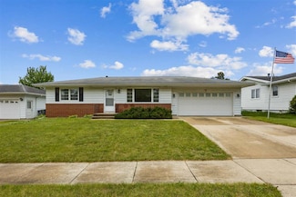 2430 Victoria Dr SW, Cedar Rapids, IA 52404