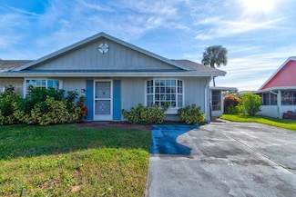 9 Par Dr, New Smyrna Beach, FL 32168