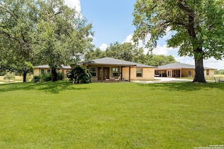 103 Misty Bend, Floresville, TX 78114
