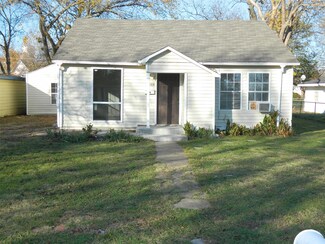 104 W Travis St, Leonard, TX 75452