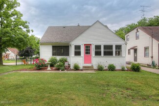 1035 Emerald Ave NE, Grand Rapids, MI 49503
