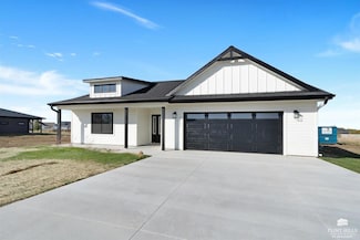 2423 Harrier Dr, Junction City, KS 66441